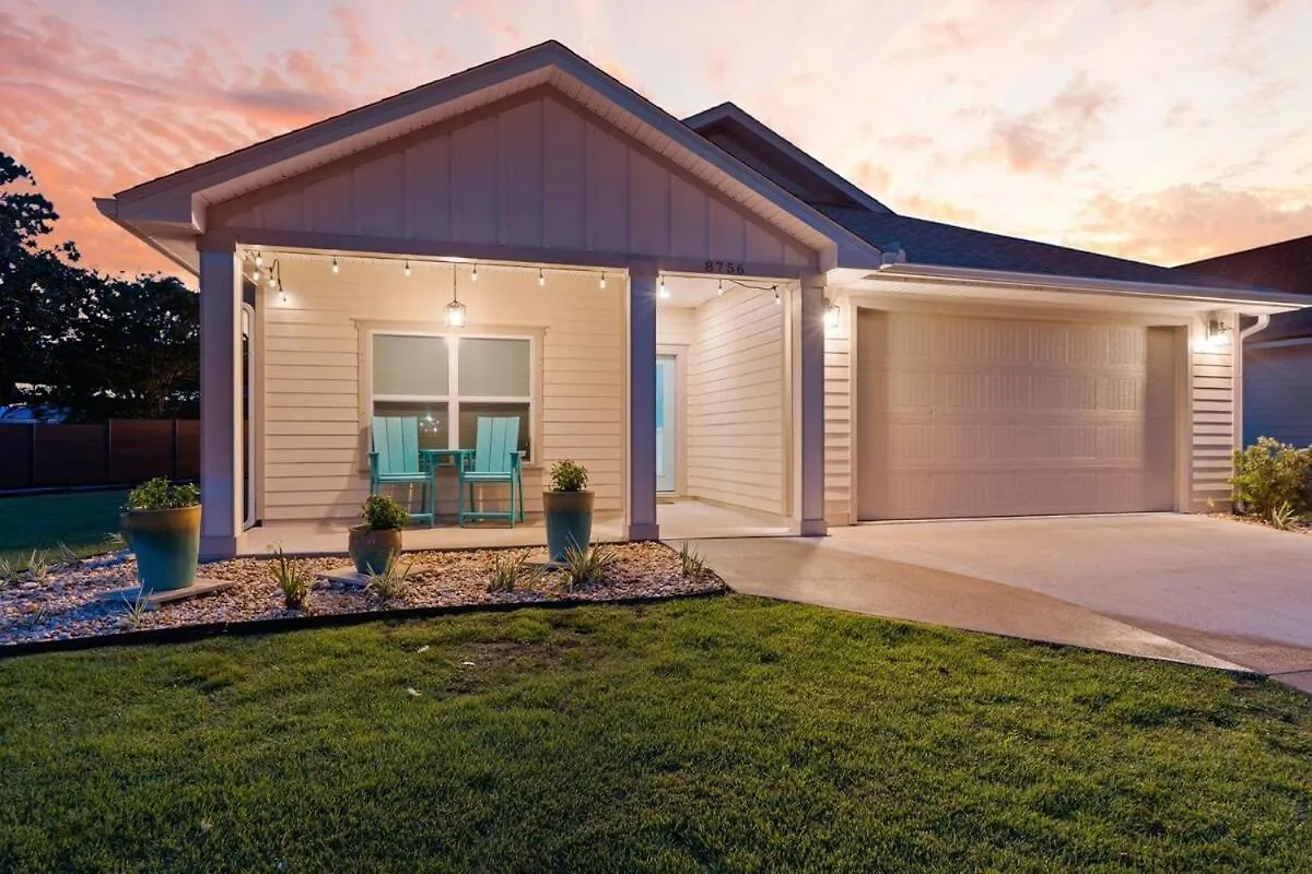 Sandcastle House Hot Tub, Od Kitchen & Game Room! Panama City Beach Holiday home