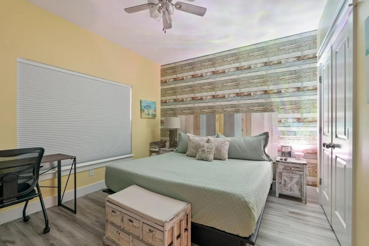 Sandcastle House Hot Tub, Od Kitchen & Game Room! Panama City Beach 0*,  United States
