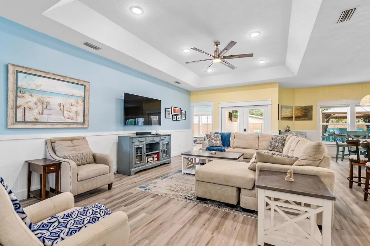 Sandcastle House Hot Tub, Od Kitchen & Game Room! Panama City Beach Holiday home