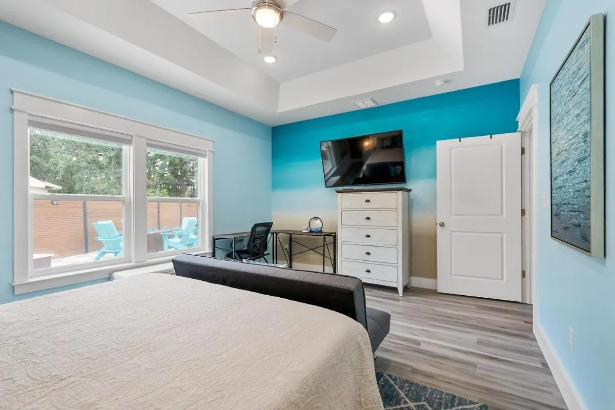 Sandcastle House Hot Tub, Od Kitchen & Game Room! Panama City Beach Holiday home
