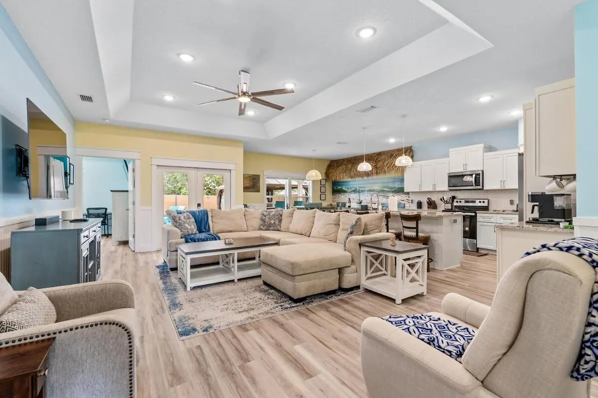 Sandcastle House Hot Tub, Od Kitchen & Game Room! Panama City Beach